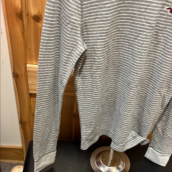 Hollister Men's Long Sleeve Tee in Gray and White - Picture 4 of 9